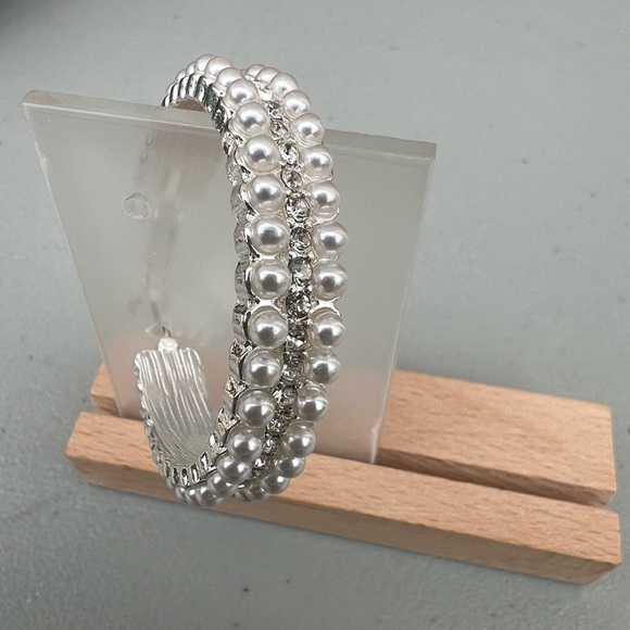 Forever 21 Elegant Silver & Pearl Earrings – NWT - Picture 7 of 9